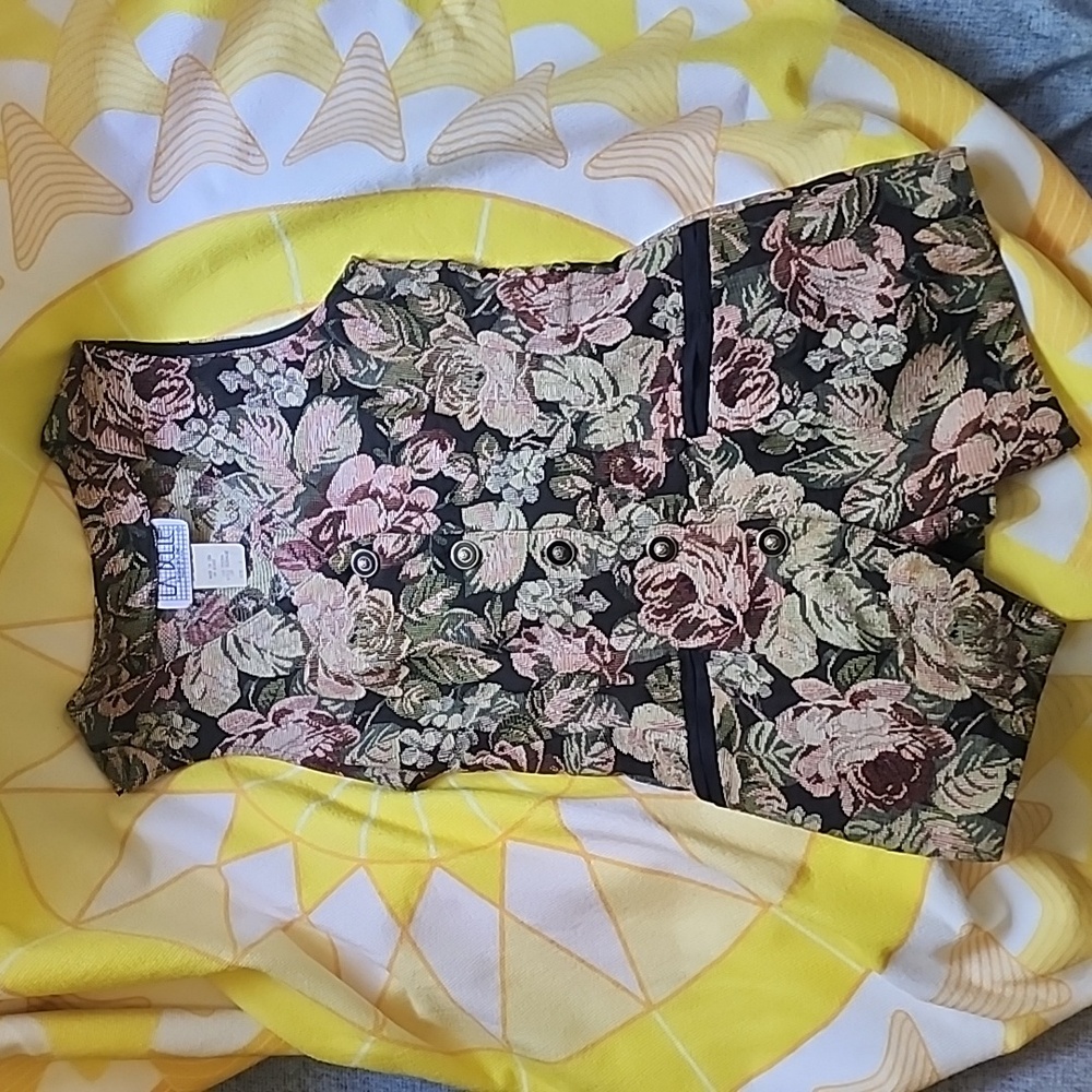 EUC - Vintage 90s Black, pink and green Floral Tapestry Vest in Size 5